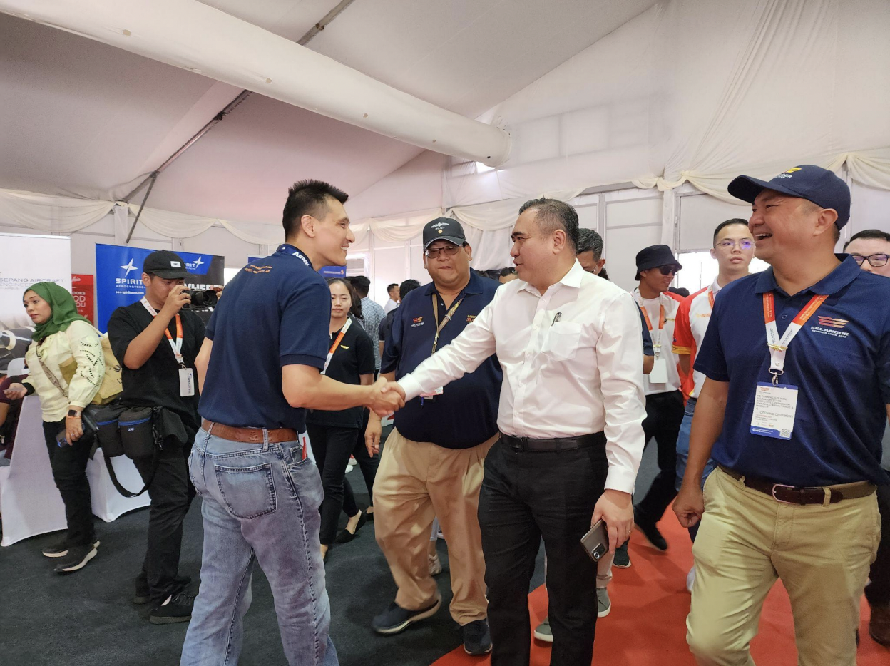 Burhan with Malaysia’s Minister of Transport, Anthony Loke at Selangor Aviation Show