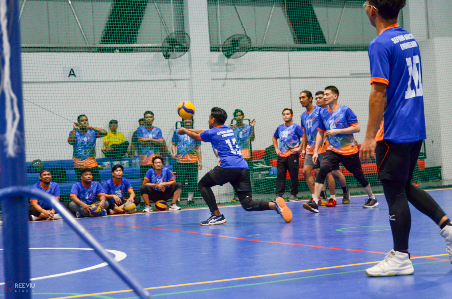 Sepang Aircraft Engineering (SAE) recently organised a volleyball friendly match where our colleagues competed against formidable players from Air Selangor. The competition kept the spirits of those who attended high and their adrenaline pumping throughout.  Players from both sides displayed remarkable sportsmanship and teamwork, showcasing the power of collaboration both in and out of the workplace.  What added an extra layer of excitement to the match was the participation of SAE's Managing Director and Airbus Chief Representative for Malaysia, Mr. Burhanudin Noordin Ali, as one of the players. This not only highlighted SAE's commitment to fostering a close-knit and inclusive environment, but also emphasised the importance of leading by example.  The volleyball event was more than just a game; it was also a reminder that unity and friendly competition can strengthen bonds and boost employee morale, and contribute to a more harmonious work environment. The SAE team can't wait to participate in more of such e